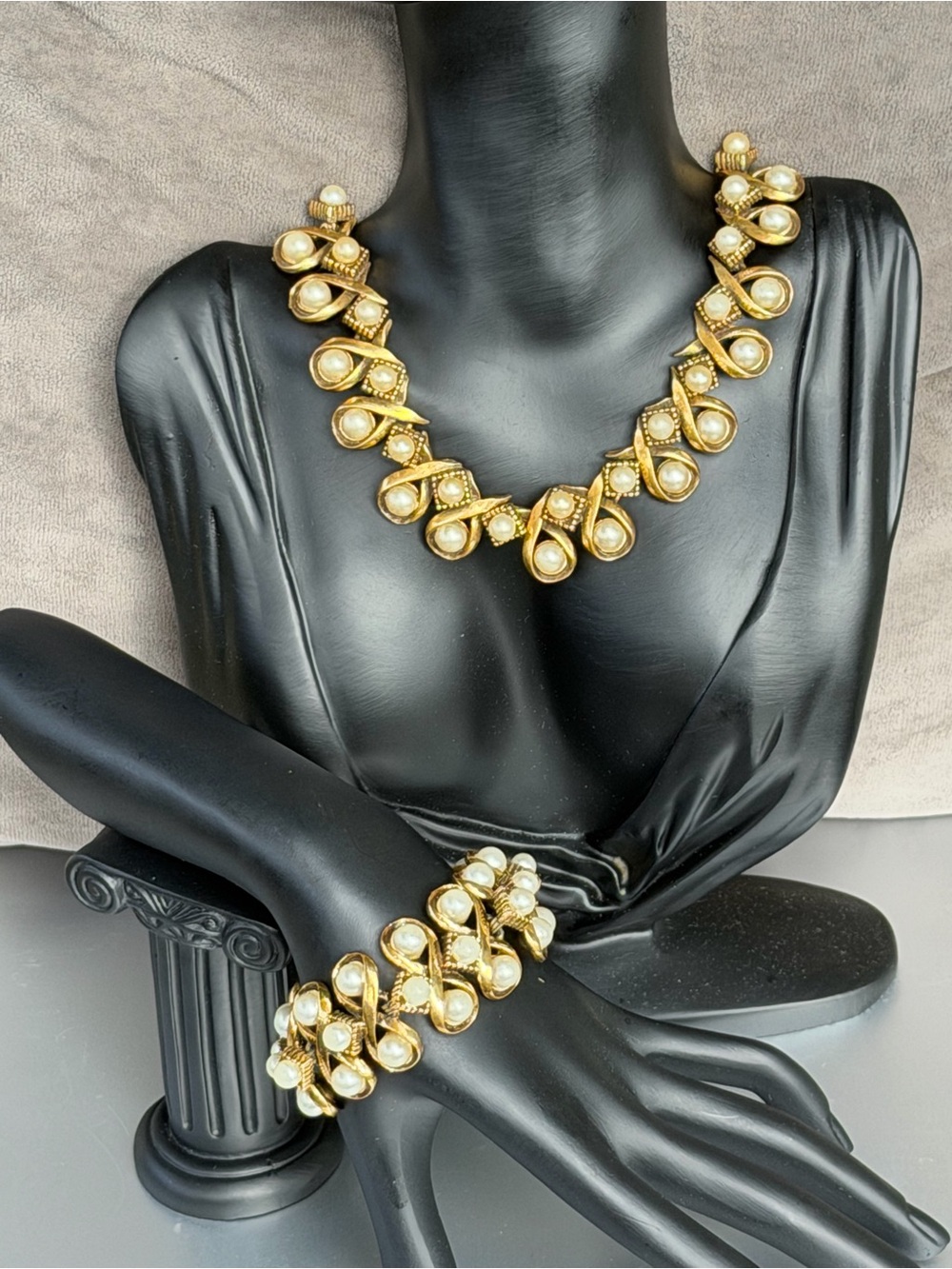 Vintage Florenza Faux Pearl Necklace Bracelet Set Gold Tone